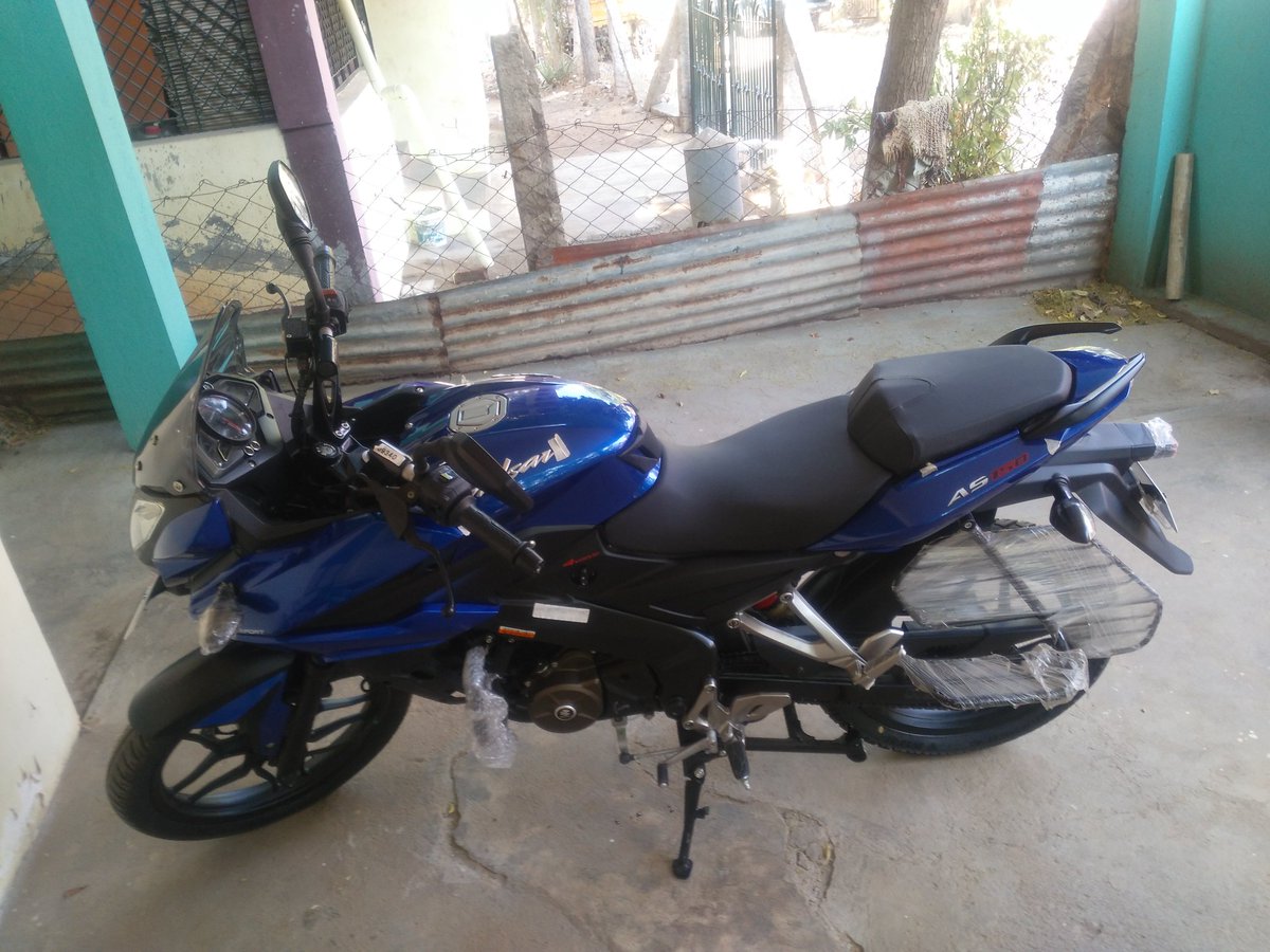 Vipin_Offl's tweet image. Finally #MyBlueBeautY #PulsarAS150 😍😘😍😘 Thanks to my Mom for this after many arguments and fights 🙏🙏
Love U mom 💜