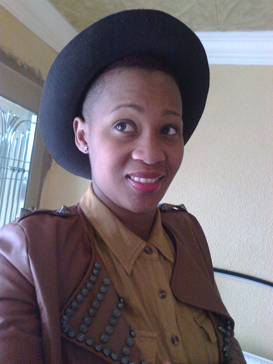 MalefaneDolly's tweet photo. This is how my saterday looks like...#Indoors_Boredom https://t.co/m1yRzIVbKC
