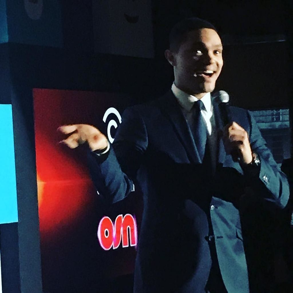 LuxuryLivng's tweet photo. Enjoying an evening of #comedy with @trevornoah in #dubai #uae #shereenshabnam #editorinch… https://t.co/rbCuiZUe8f https://t.co/vG5ARsYhM7