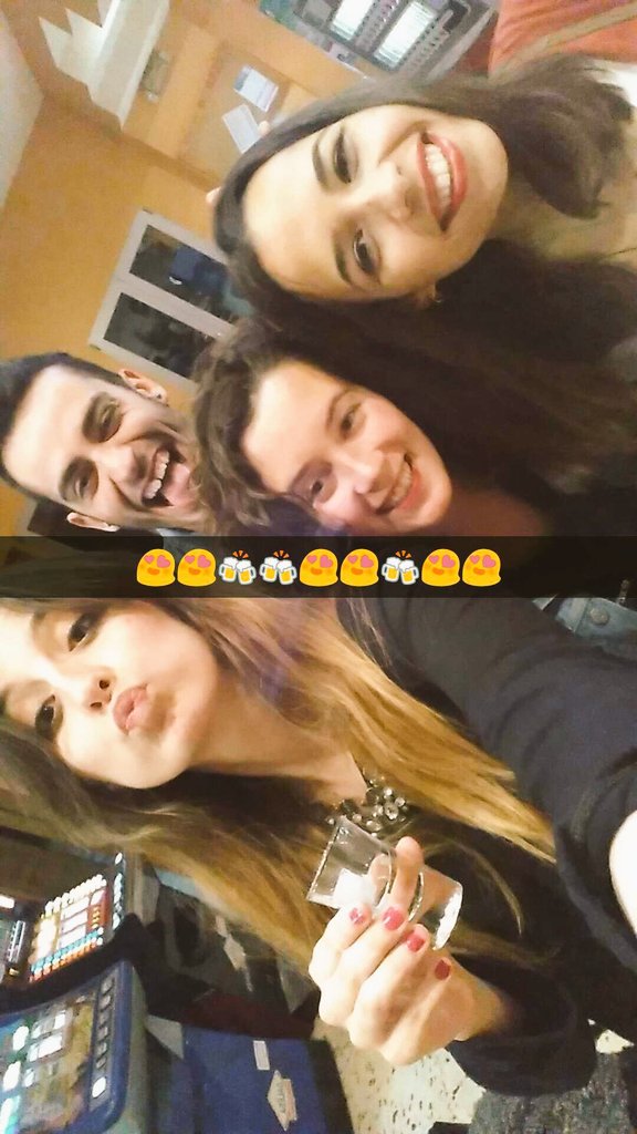 achepeache's tweet photo. Volver a vivir , a reír ,a beber sin límites. Y tener la suerte de compartirlo con mis pollos y el nuevo pollo ❤🍺🐣💃 https://t.co/eP8Zhjeq6y