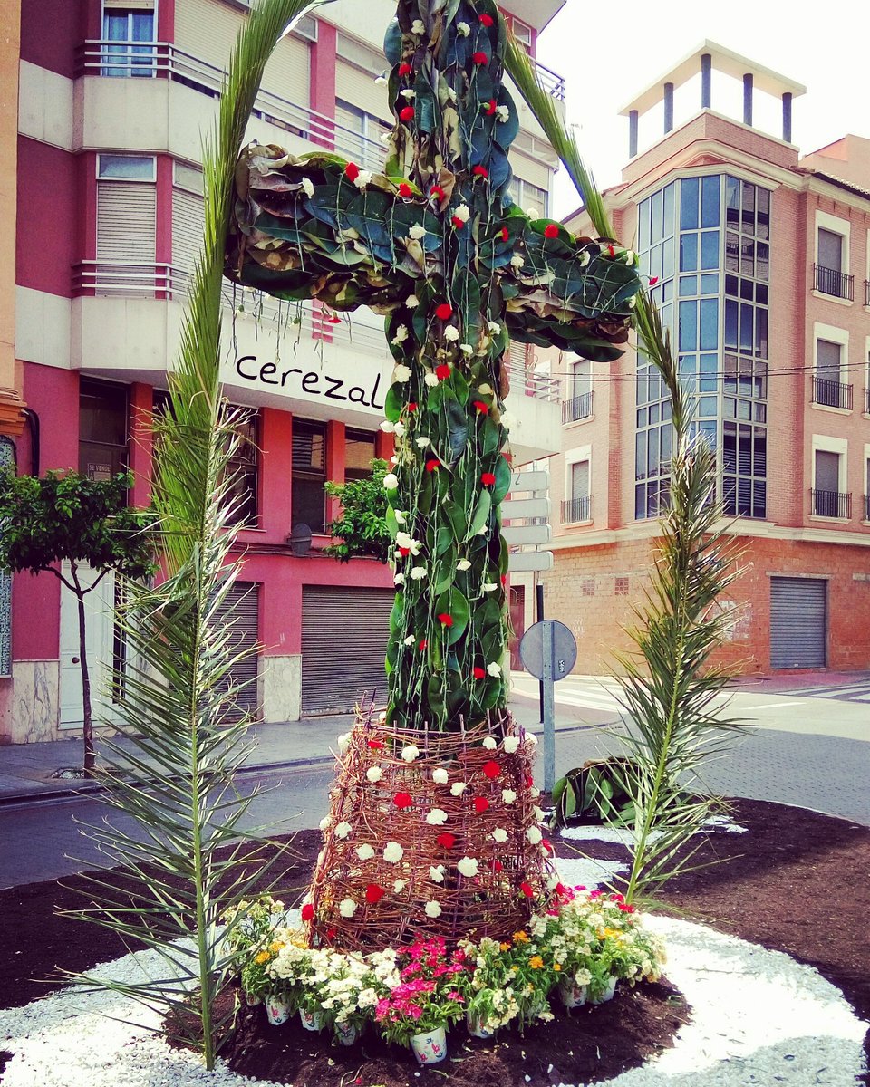 La Cruz De Mayo de la mano de #ElTronaor <a href="/Fallaeltronaor/">Falla el Tronaor</a> #Sagunto #Sagunt #Valencia #Cruzdemayo