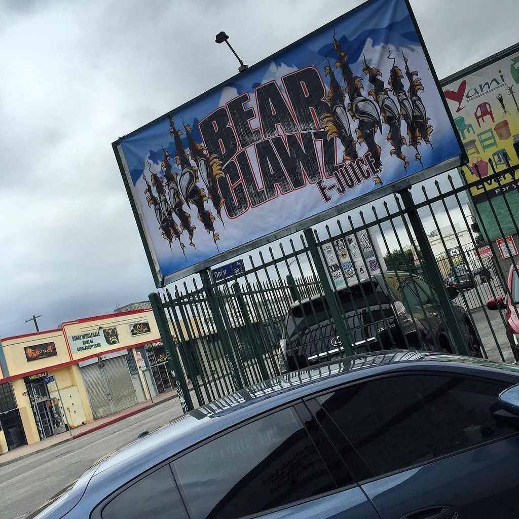 JnmDistro's tweet photo. It was great to see our client e-liquid @bearclawzejuice published their advertisement all over Los Angeles city ! … https://t.co/DxERKuYXPG