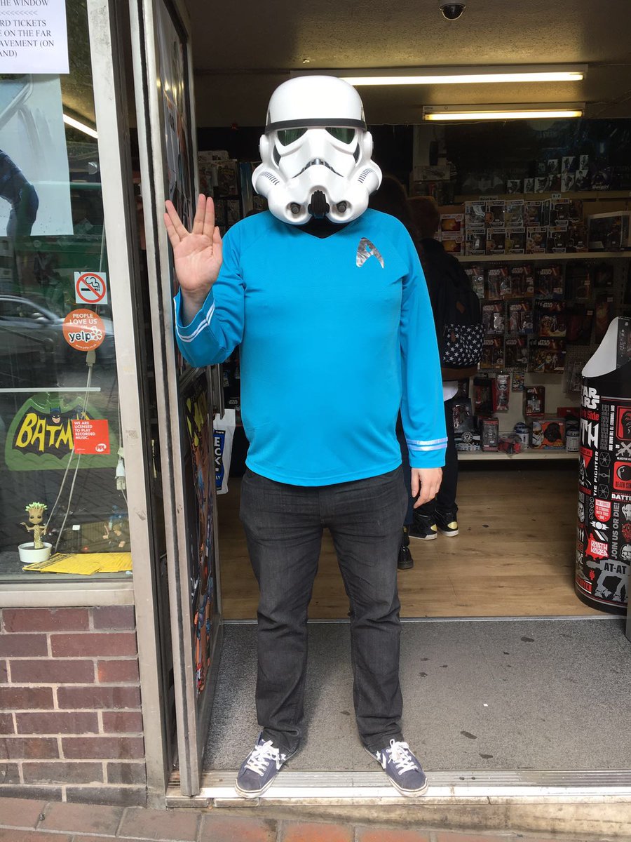 Ross1875lang's tweet photo. #FreeComicBookDay @NostalgiaComics #livelongandbewithyou #maytheforceprosper
@Joe_Krawec @NeilHemo5 @DaveHampson84 https://t.co/Or9XqUXHAp