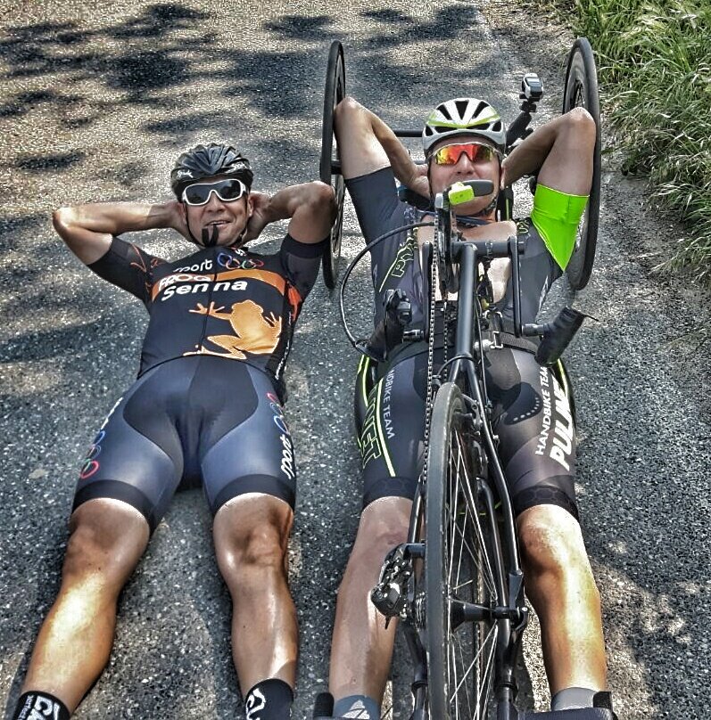 granellini's tweet photo. Passaggio a livello chiuso....io e @il_cerio recuperiamo così. . https://t.co/sqi5hu5RdP