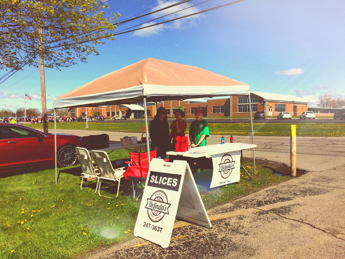 DeLindasP's tweet photo. GCLL tourney! Stop out and get some 🍕🍕 #delindas #pizza #gateschili #spartanpride #delish #goodeats https://t.co/inRxeAEXD9