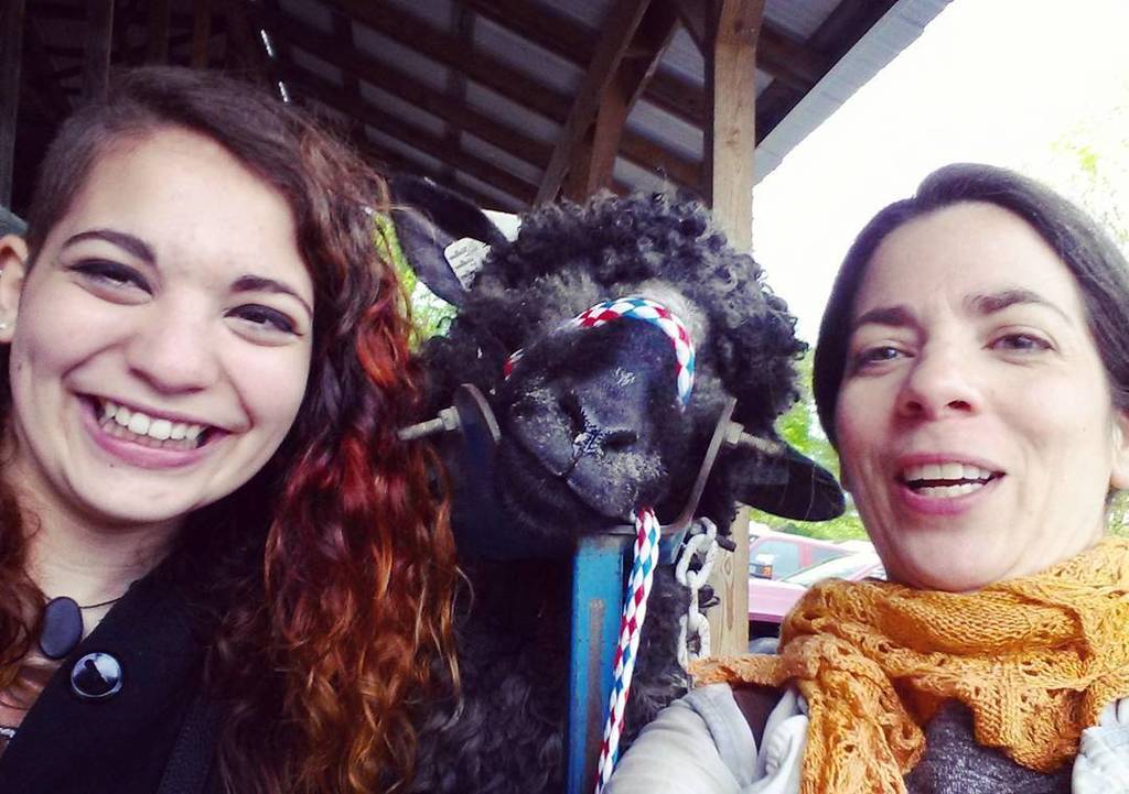 LNelkin's tweet photo. My babies first sheep festival! Celebrating with a sheeplfie! #mdsw2016 #marylandsheepandw… https://t.co/erD5wW0Rmi https://t.co/6tlXOdFbSY