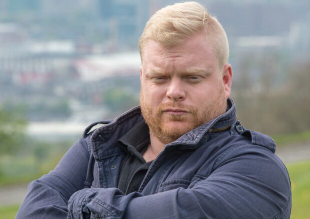 GIVE him a medal! Who needs Spider-Man? Sheffield hero shields girlfriend &amp; boy in shooting thestar.co.uk/news/who-needs…