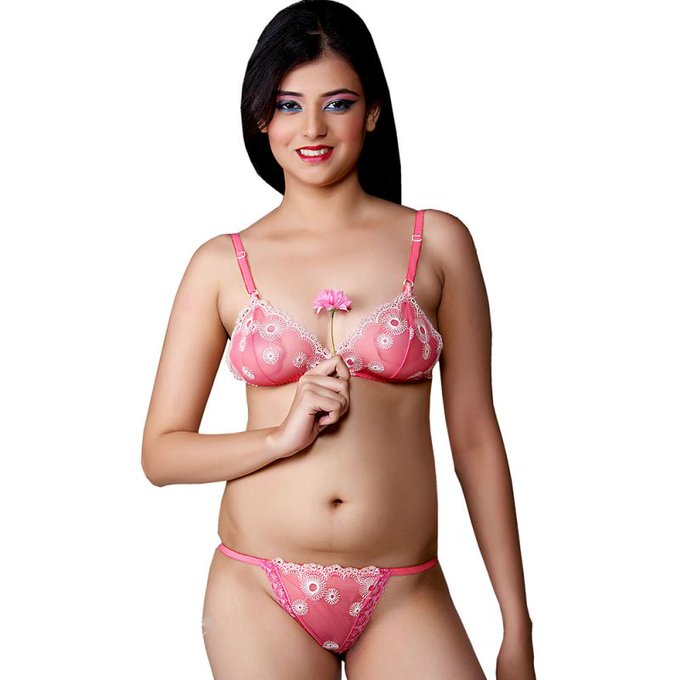 Watch doodhwali's leaked NSFW photo on TwXstars