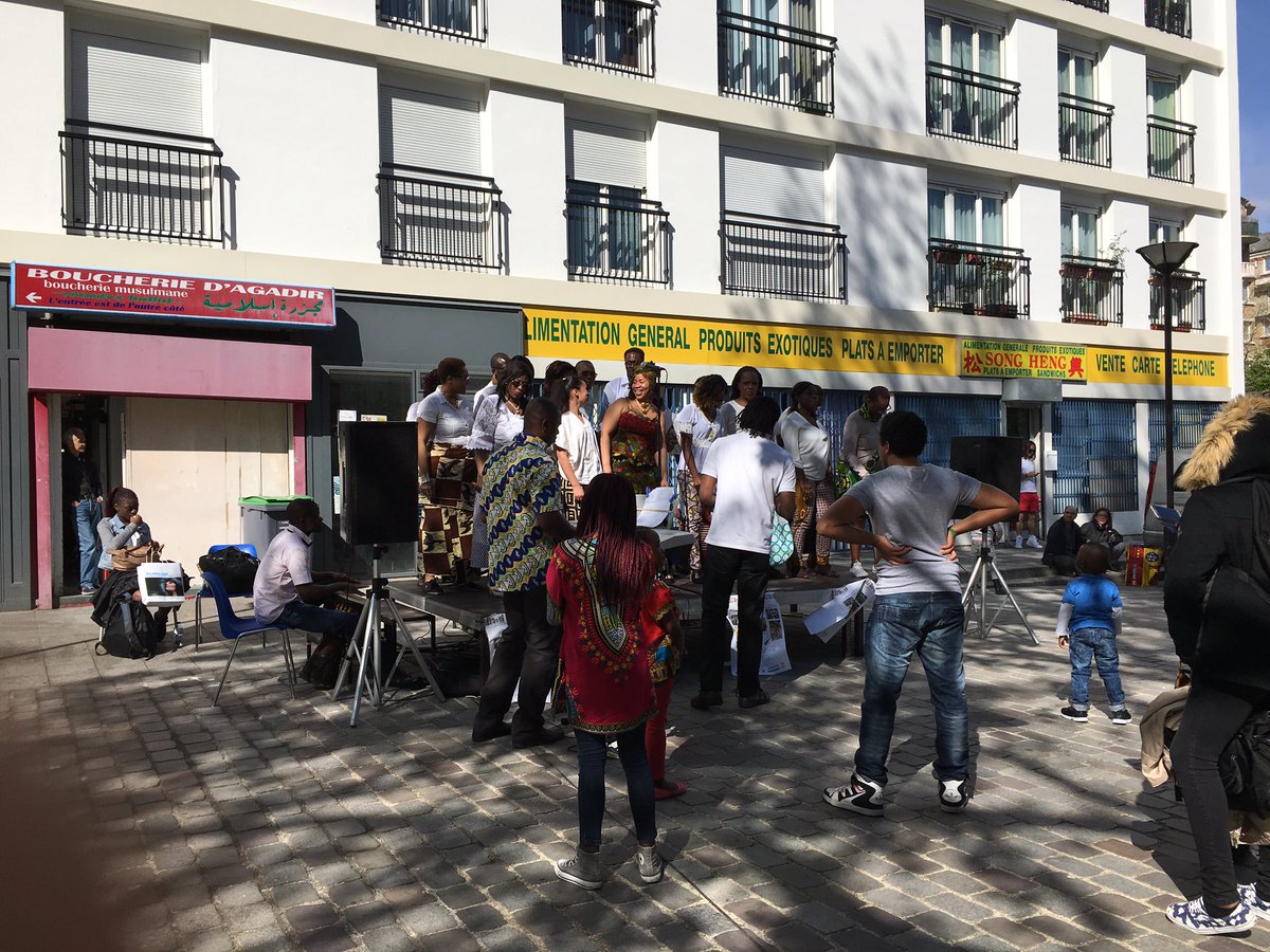 sonplusevent's tweet photo. Défilé couleur du monde au centre Maurice Nogues! #marie14 #concert #fetedumonde #associations #QuartiersPopulaires https://t.co/Q7ctGRLxf3