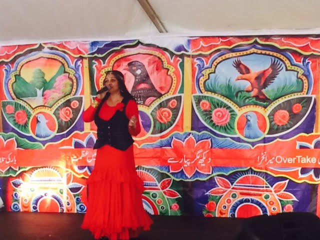 PakinUSA's tweet photo. Bindiya performing her musical hits and folk songs at #PakEmbOpenHouse #passportDC https://t.co/kUYVnu1Dvy