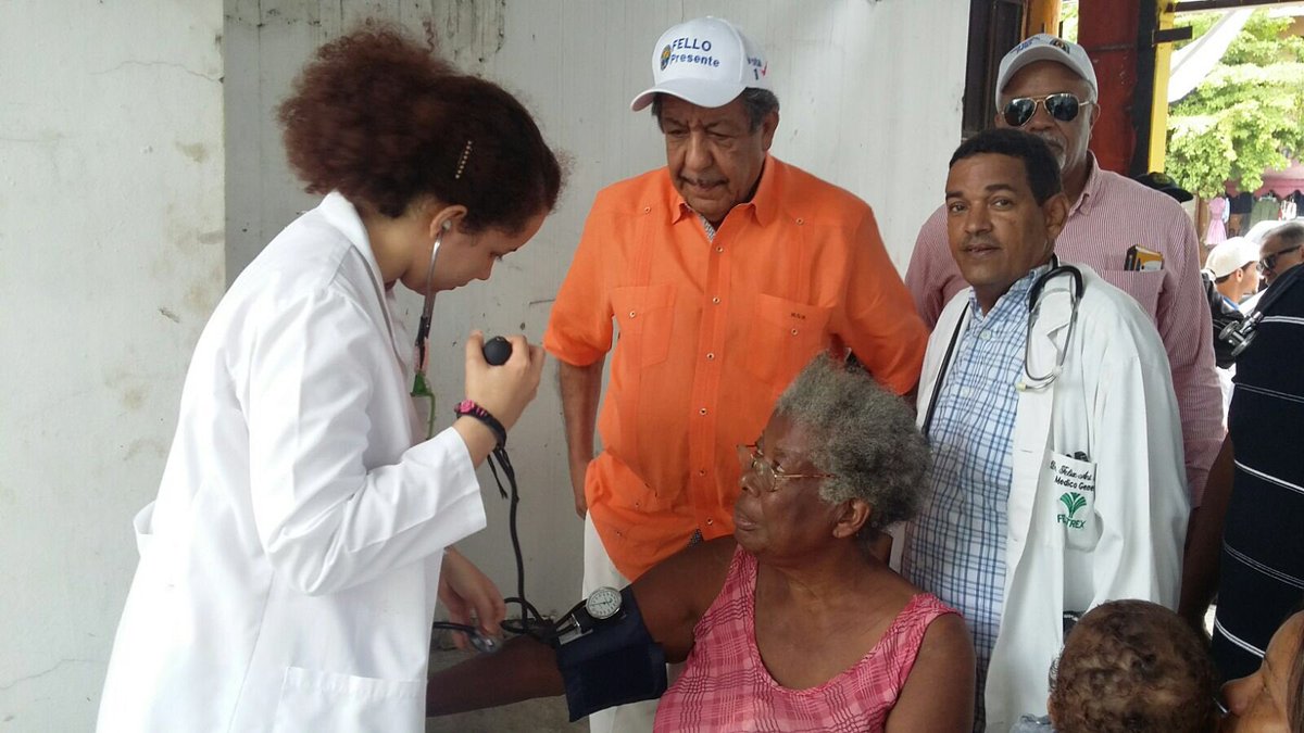 SuberviNatalit's tweet photo. @FelloSubervi en estos momentos operativo médico en la puya, Fello esta sumando y multiplicando @DaniloMedina https://t.co/hyBGOkG3TH