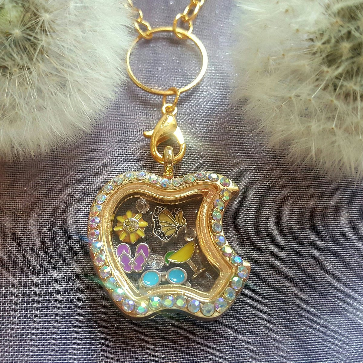 Floating_Charms's tweet image. ❤ the warm weather!