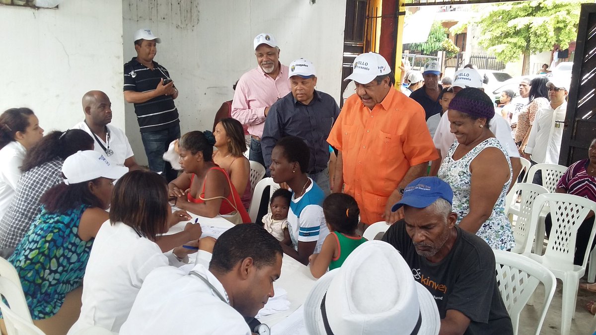 FelloSubervi's tweet photo. En estos Momentos Durante el Operativo Médico en el sector La Puya, #VamosPorMas #VotaBlancoPorDanilo #PRD @miprd https://t.co/Y5lXlSs0aA