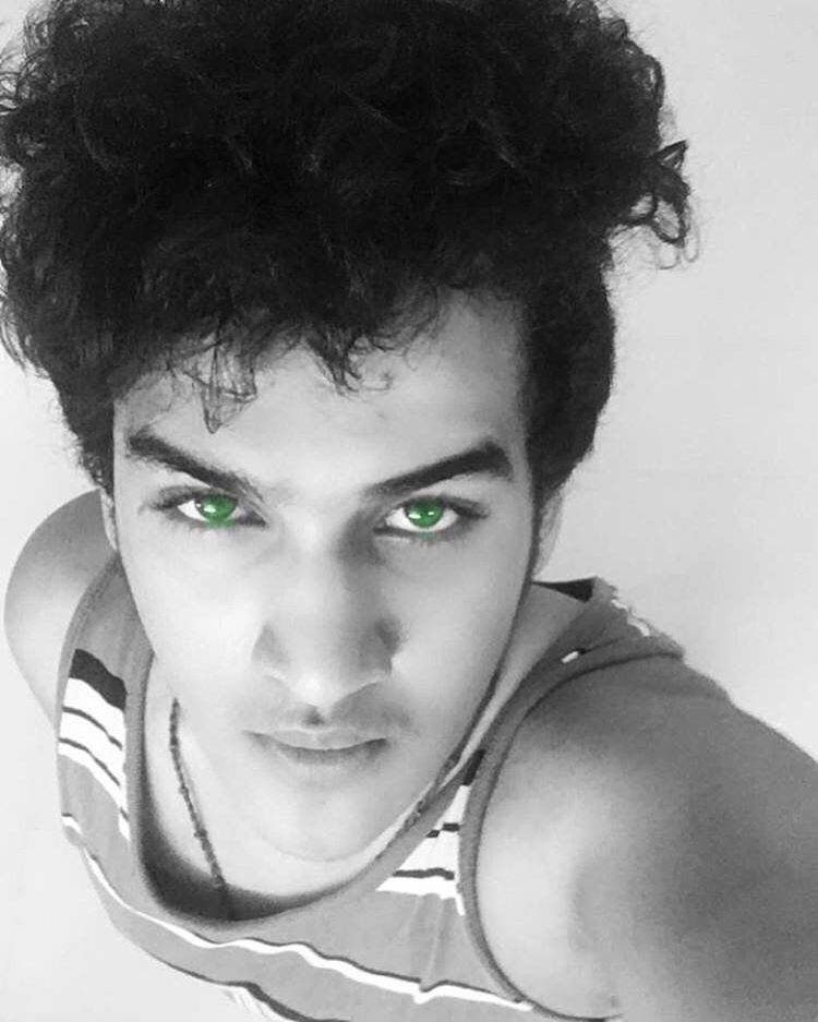OfficialFaisalk's tweet photo. #Greeneyeballs 👀 https://t.co/S1BhaS8LS2