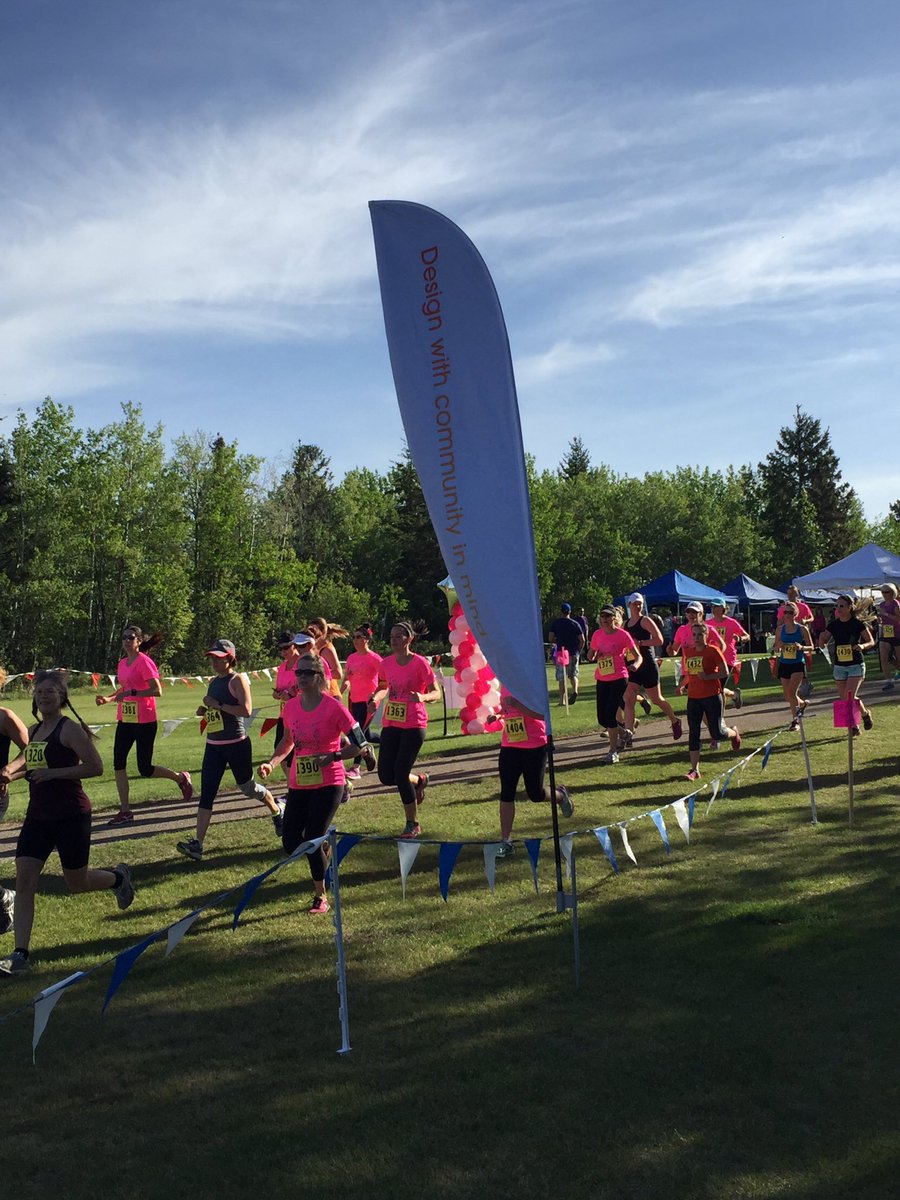 nplewis13's tweet photo. Supporting the Only Women's Fitness Fun Run in Red Deer in a beautiful Saturday morning. @Stantec @KarmenE https://t.co/RDxGDMX7Gl