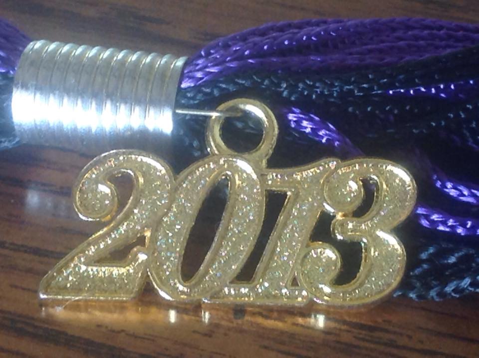 ChelseyM1994's tweet photo. #IGraduatedFrom Grantsburg High School in 2013 #purple #black https://t.co/u5oU6gAonl