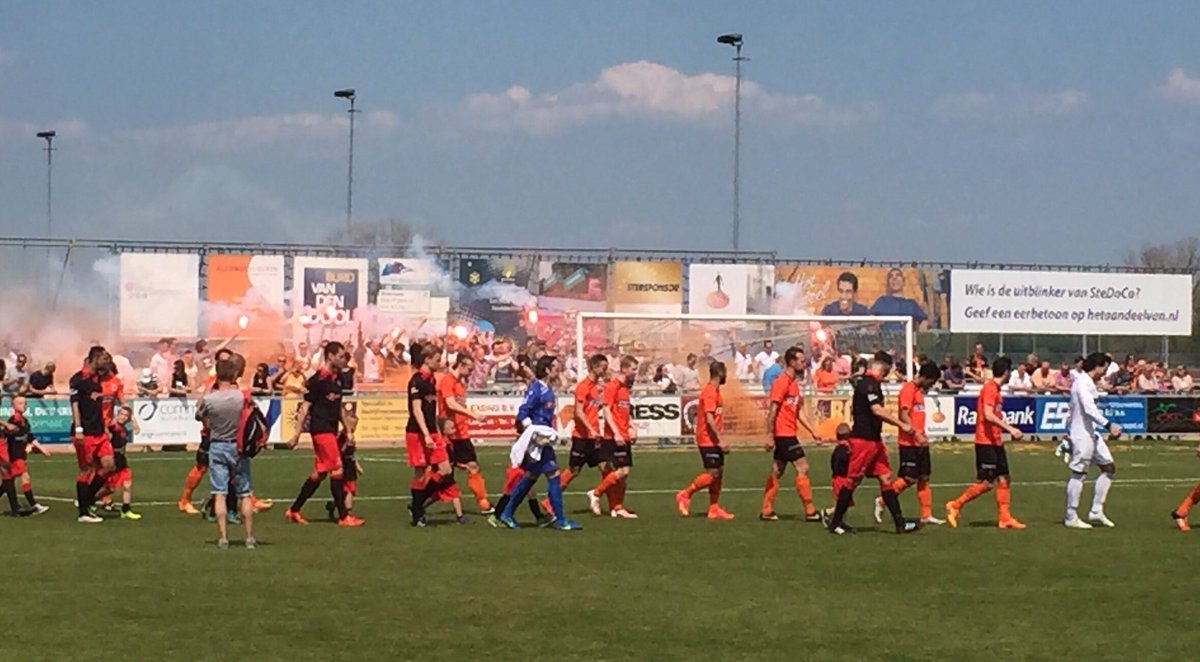 Cees_Bruinink's tweet photo. Knappe uitwinst en genoten van gedreven @vvkatwijk en steun 12e man van enorm supporterslegioen! #terugaankop😀 #nog1 https://t.co/CF1Vt96cLW