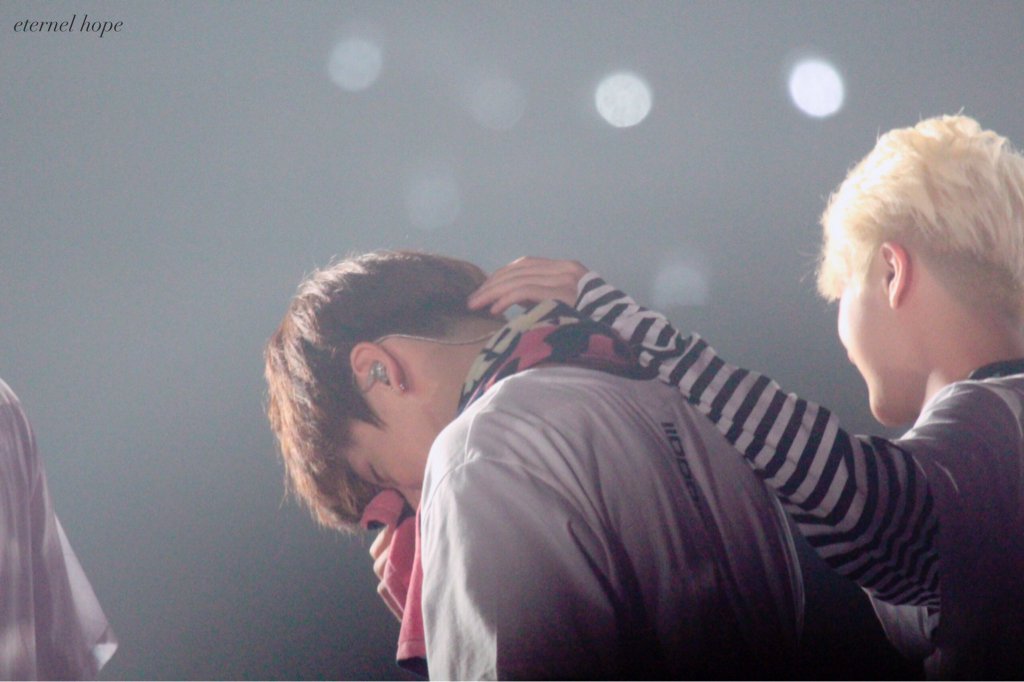 jeonggukupdates's tweet photo. [HQ] 160507 #화양연화onstageEpilogue #BTS #방탄소년단 #정국 #JUNGKOOK #JK 🐰 | ©eternel_hope https://t.co/rbwhdxnayN