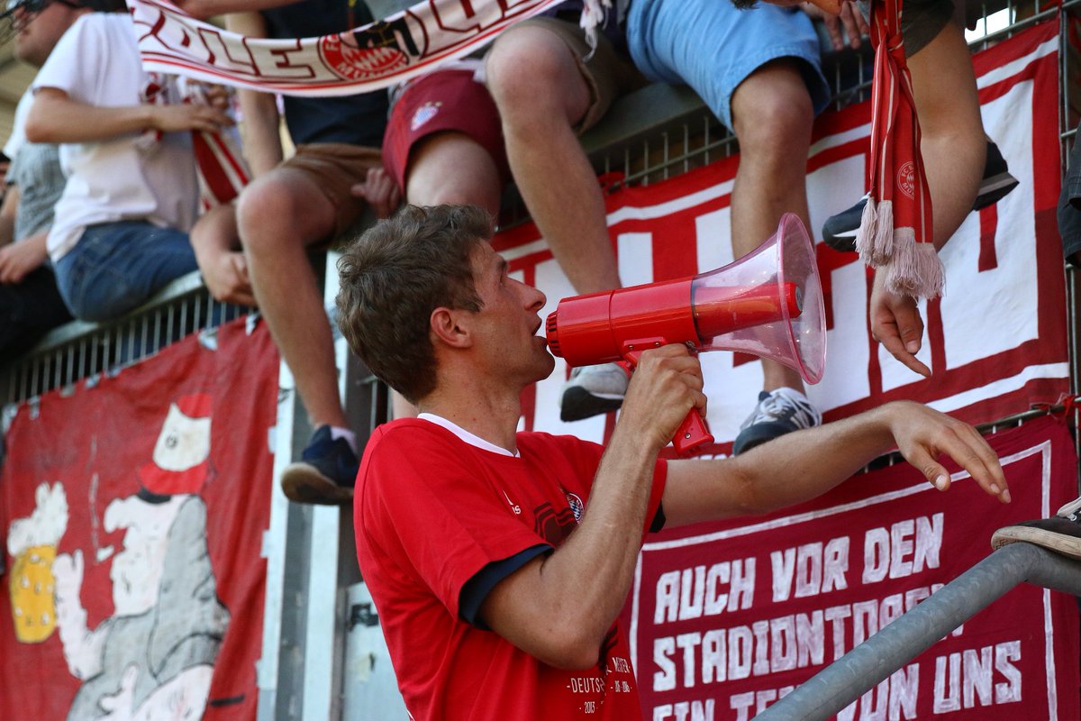 FCBayern's tweet photo. Gebt mir ein H!
#MiaSanMeister #4everNumberOne https://t.co/Kh9heF0jEJ