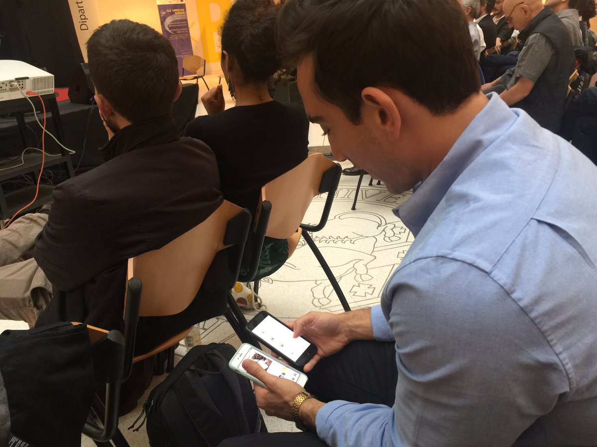 alicelizza's tweet photo. Un sacco di belle parole su 1nuova vita offline e poi @skirano twitta e posta senza sosta con 2 devices.#notoffline https://t.co/EVgze1SnSL