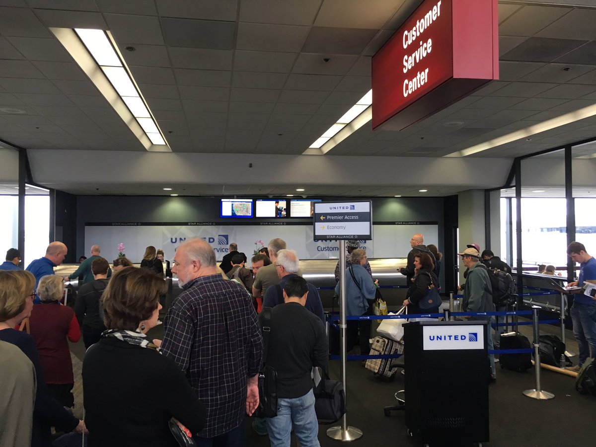 singersteve's tweet photo. @united TWO agents helping premier. No one helping Econ. #neverunitedagain https://t.co/0XeL7GVEgW