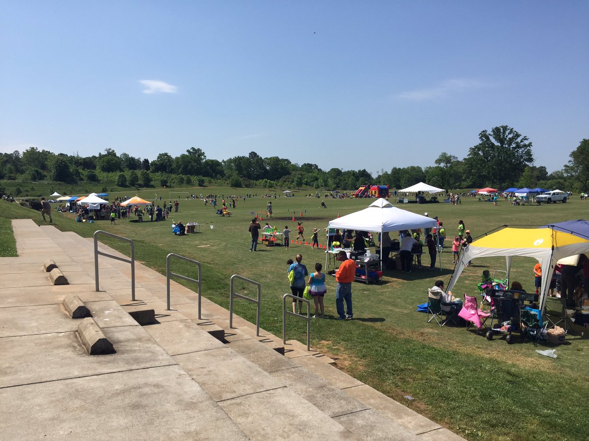 You still have PLENTY of time to come check out #LetsMoveKnox! We'll be here until 2:00 at Victor Ashe Park!