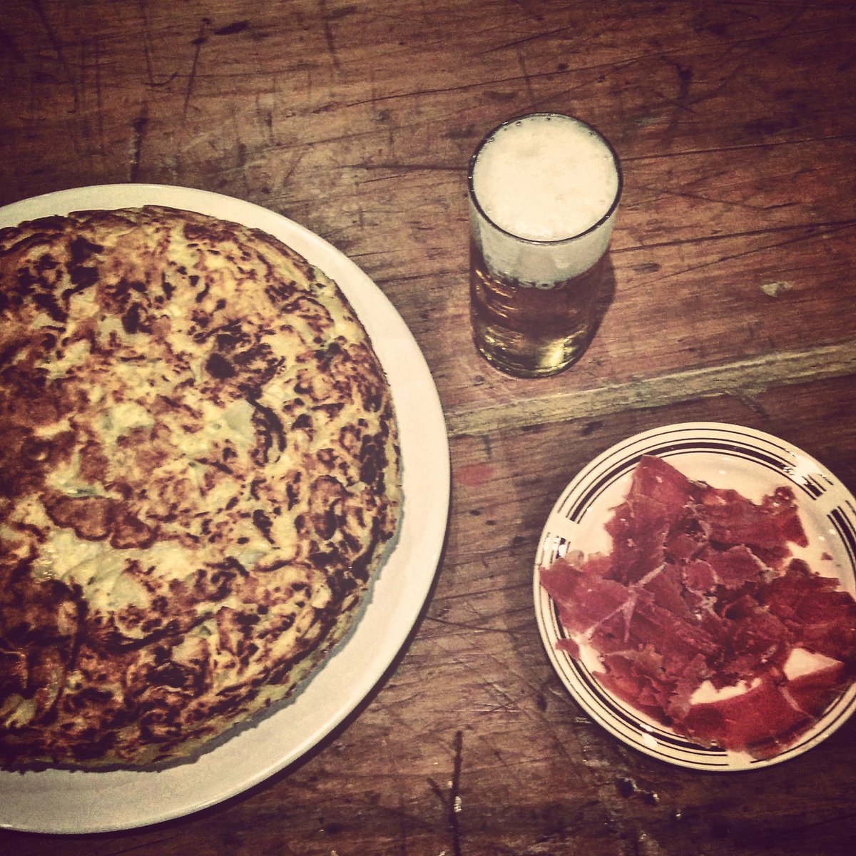 esperanzAscurra's tweet image. @SchneiderARG o sale una caña #scheneider con tortilla y jamón crudo #laesperanzadelosascurra #schneider