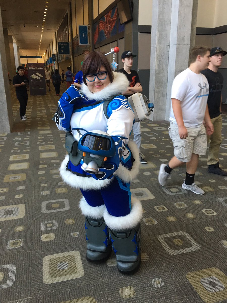 StreamMe on X: Some would say Mae is bae. Great @PlayOverwatch cosplay  from #DreamhackAustin. #Overwatch t.codUK0PmgSAU  X