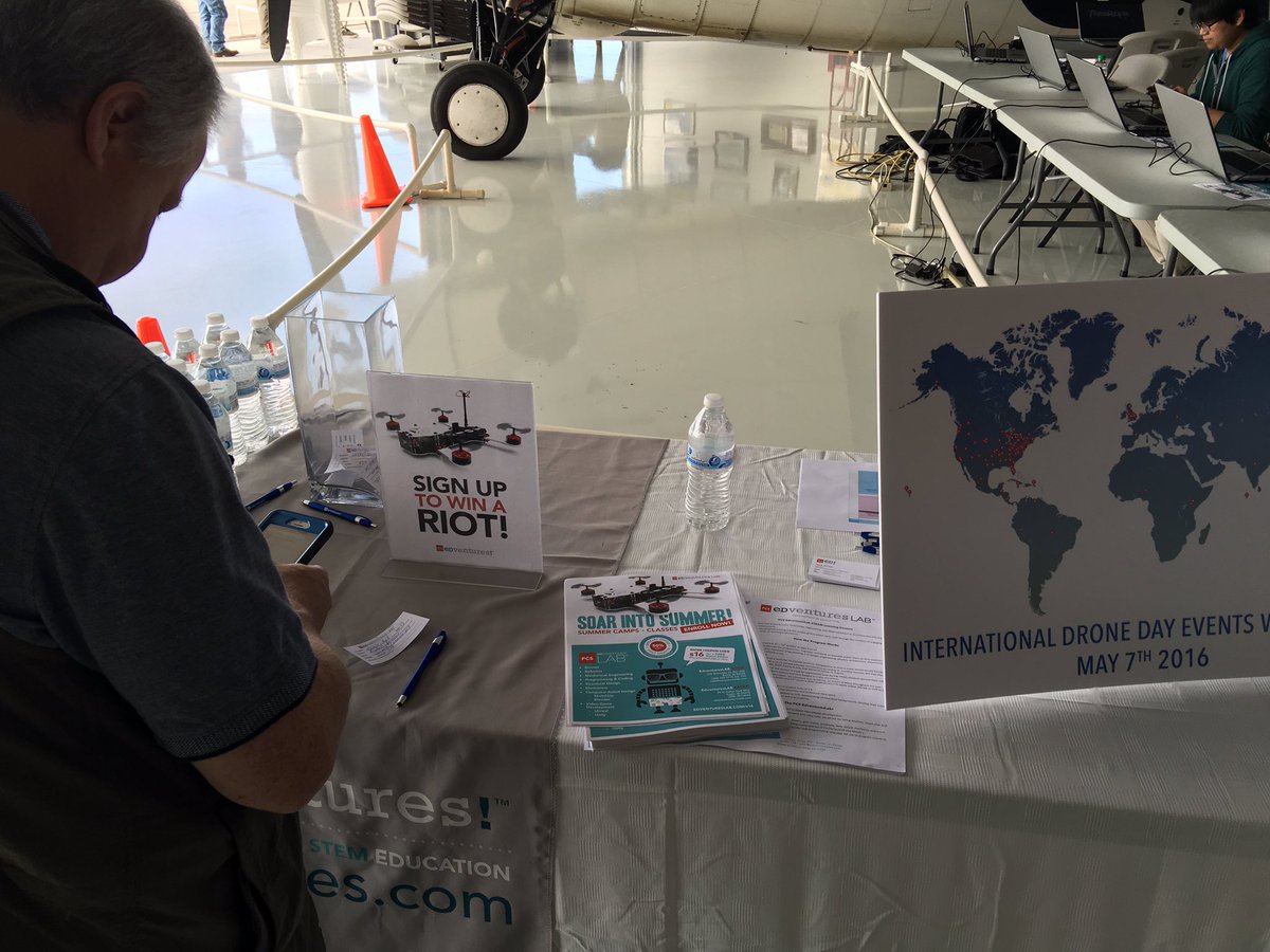 PCSEdventures's tweet photo. International #drone day has arrived!!! #STEMmania at #warhawkairmuseum with #EdLAB STAFF! @Mr_Robot_Grover https://t.co/fZLNAk36pZ