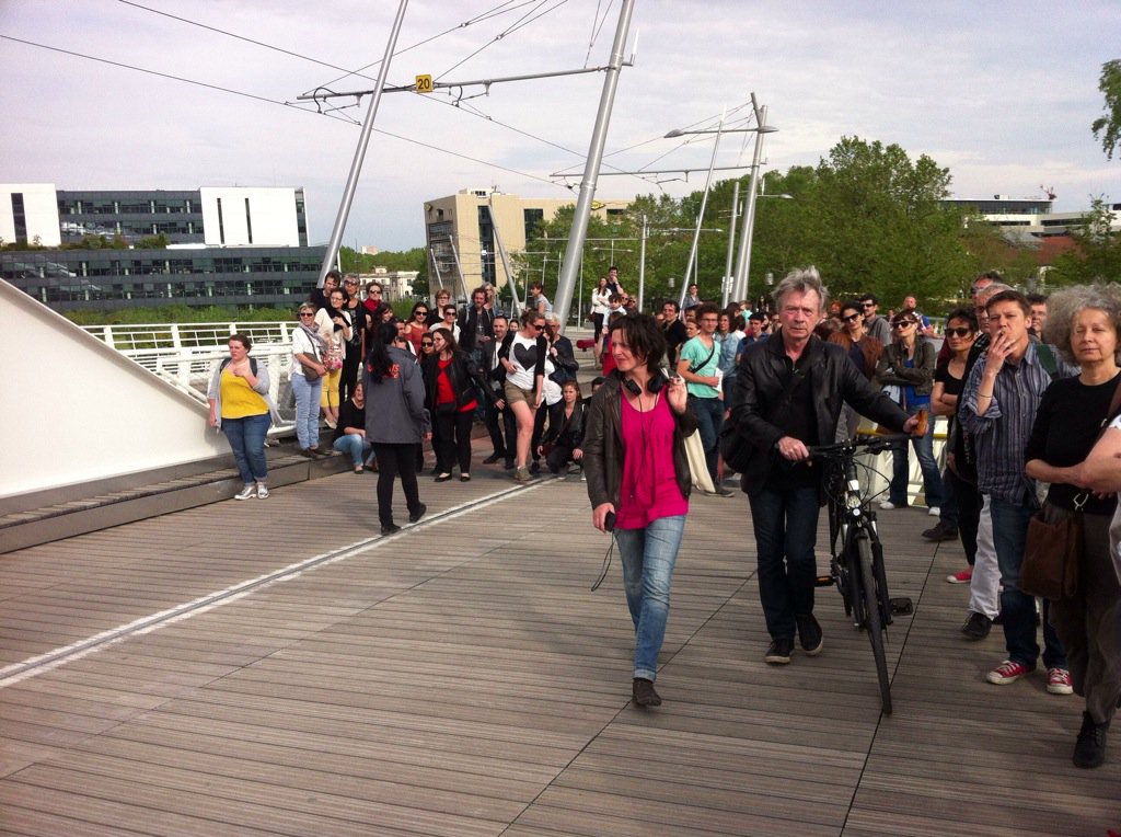 AileJDJ's tweet photo. Sur le pont Raymond Barre @villedelyon au #bordumonde https://t.co/sAUvOvh4db