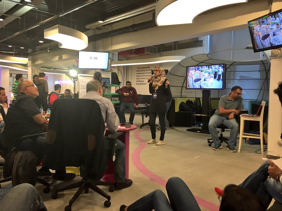 ZINCJordan's tweet photo. Such a brilliant idea talking about VR Application / presented by VRJordansouq team #AmmanStartupWeek https://t.co/VgB0ca9zk1