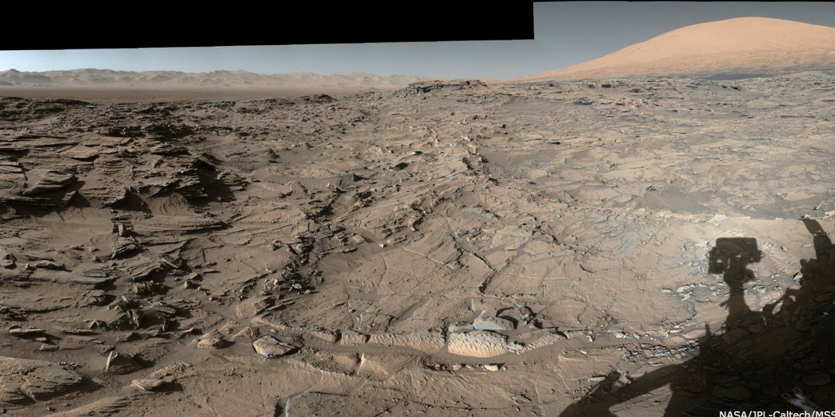 CNES's tweet photo. #MinuteSpatiale Panorama martien, par @MarsCuriosity https://t.co/fgwAJ1goQ6 https://t.co/szb3hJmSWD