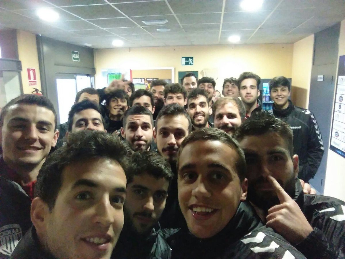 Los jugadores del #polvorin_lugo fueron homenajeados antes del comienzo del partido del <a href="/CDeportivoLugo/">Club Deportivo Lugo 🪓</a>