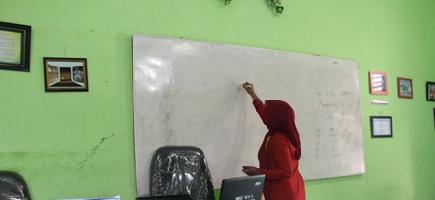 smansaSPN's tweet photo. SUASANA BIMBINGAN LOMBA FILM PENDEK DAN DESAIN POSTER FLS2N 2016 SMAN I SUNGAI PENUH https://t.co/svXLwi9P2r https://t.co/FtcZd432OI