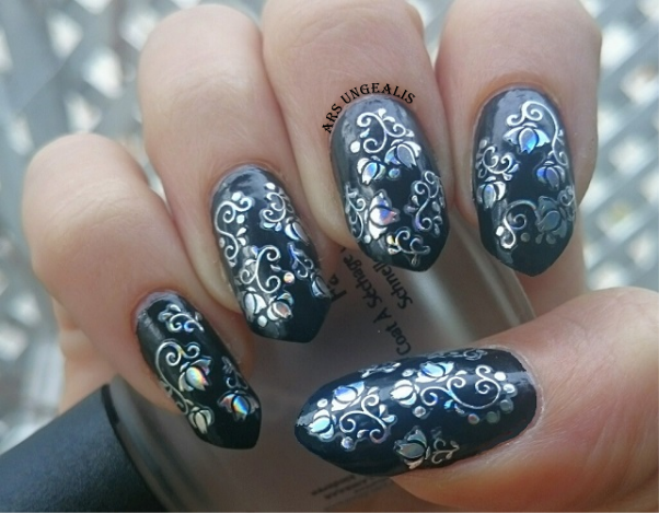 Ungulae's tweet photo. #NOTD: Playing around w/ silver holo floral stickers by @PeggySage_Offic 
#nails #nailart https://t.co/PPBpTadko2