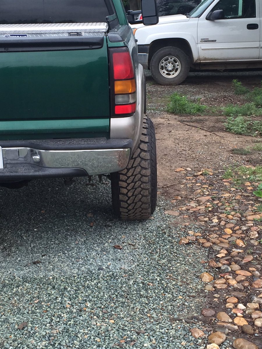Braxton_1822's tweet photo. @ashleyysticeee but I don't stick out far past my fender flares https://t.co/o4kXDkthON