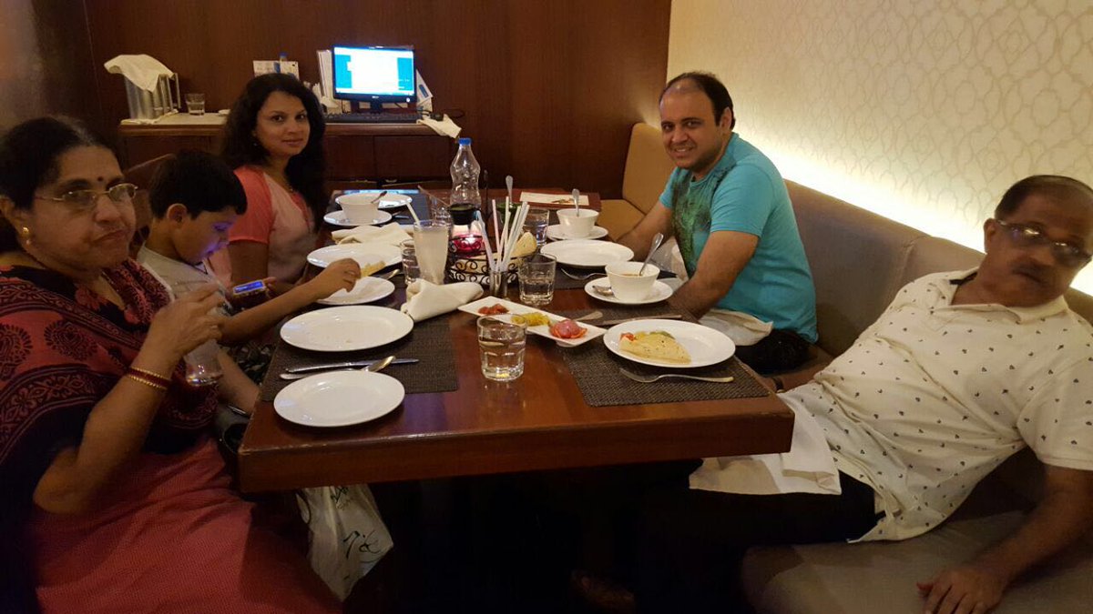 TheYellowChilli's tweet photo. Mr Bhide (Mr.Mandar)  from Taarak Mehta Ka Ooltah Chashmah

Dining at The Yellow Chilli #Thane https://t.co/6VK0xWhVDu