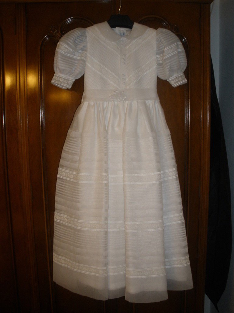 taniamaky's tweet photo. ¡Me gusta! "Vestido de comunión precioso " en #wallapop https://t.co/WtVAsiTQFJ https://t.co/nNq9V3k7U9
