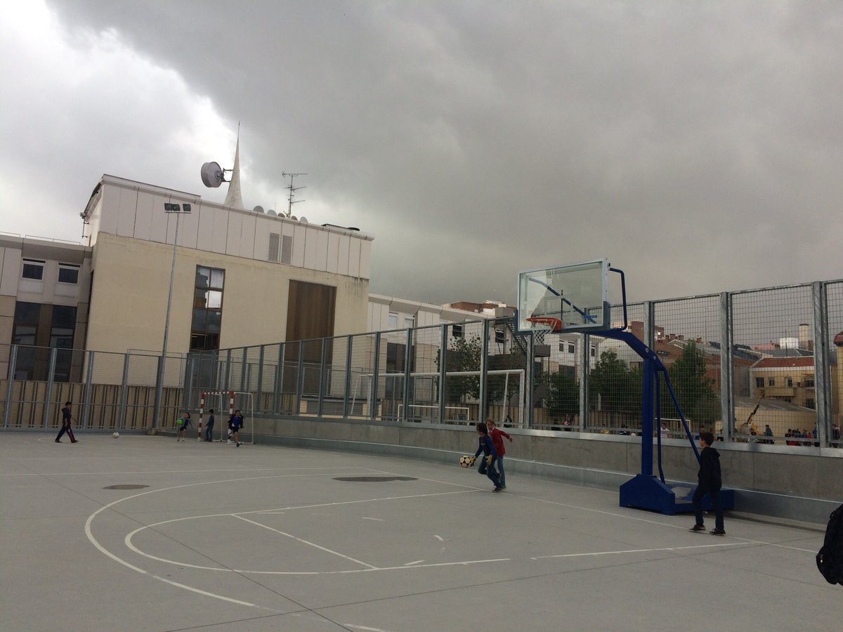 spudbasket's tweet photo. Se aplaza por lluvia encuentro @buenconmadrid @BasketCbc infantil femenino @CBCoslada https://t.co/x9hQVXF4es