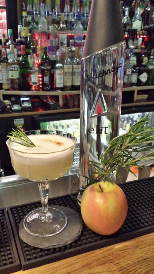 ÉLIT MYST BY CYRIL,  STOLICHNAYA ÉLIT Rosemary,Appel,Lemon #artofmartini