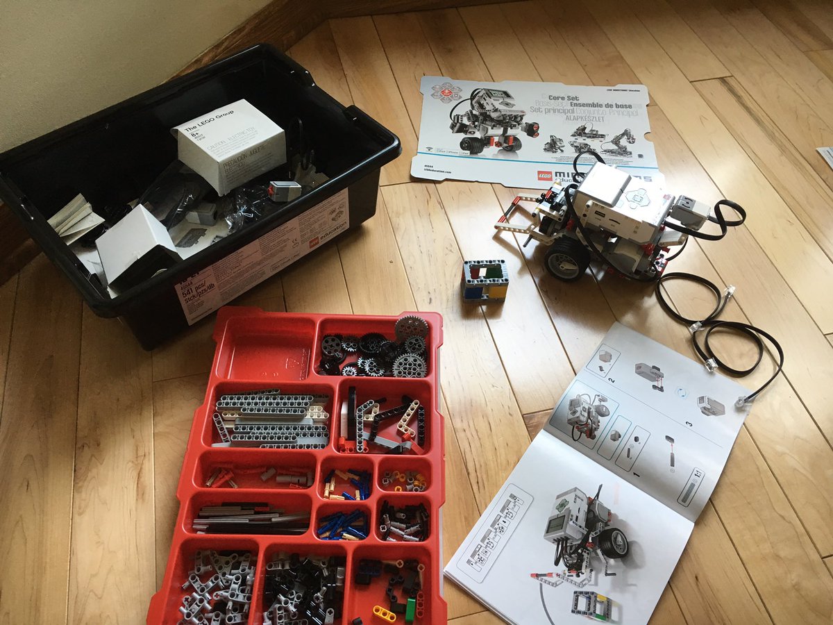 Seguin_B's tweet image. Receiving #weekendPD How @LEGO_Education MindStorms EV3 works from my 5th grader. #NeverStopLearning #PeronalizedPD
