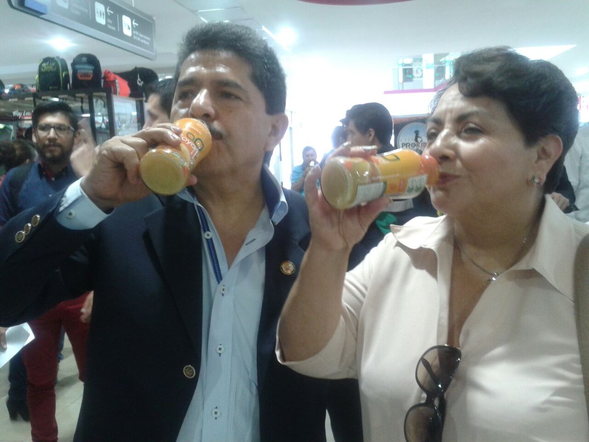 SoyardEcu's tweet photo. [#Loja] FERIA PRODUCTIVA | Gracias a las Autoridades Locales por apoyar a un producto 100% Lojano. #ViveSoyard 🇪🇨 https://t.co/6fZXM5n9o9