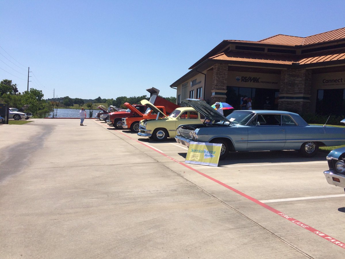 lisa_wallrath's tweet photo. Spinning the old school tunes! Loving my job! #carshow #bestfemaledj #lovemyjob #dynamicentertainment https://t.co/iyiwO4uN9O