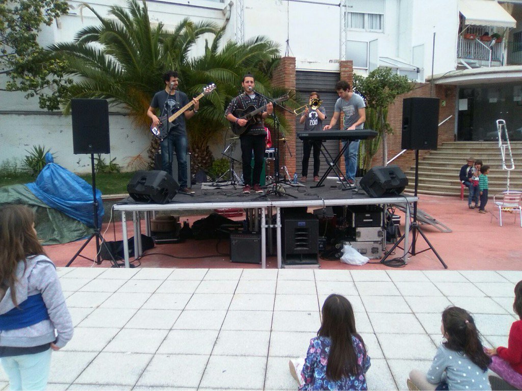 Els actes de #sitgesambelsrefugiats segueixen aquesta tarda a <a href="/ElRetiroSitges/">Societat Recreativa El Retiro</a>