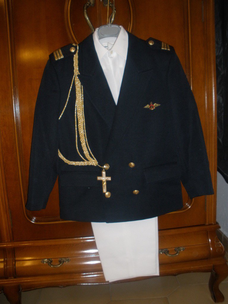 taniamaky's tweet photo. ¡Me gusta! "Traje de comunión de almirante" en #wallapop https://t.co/mmLQ41wurT https://t.co/PSaSj0qRcX