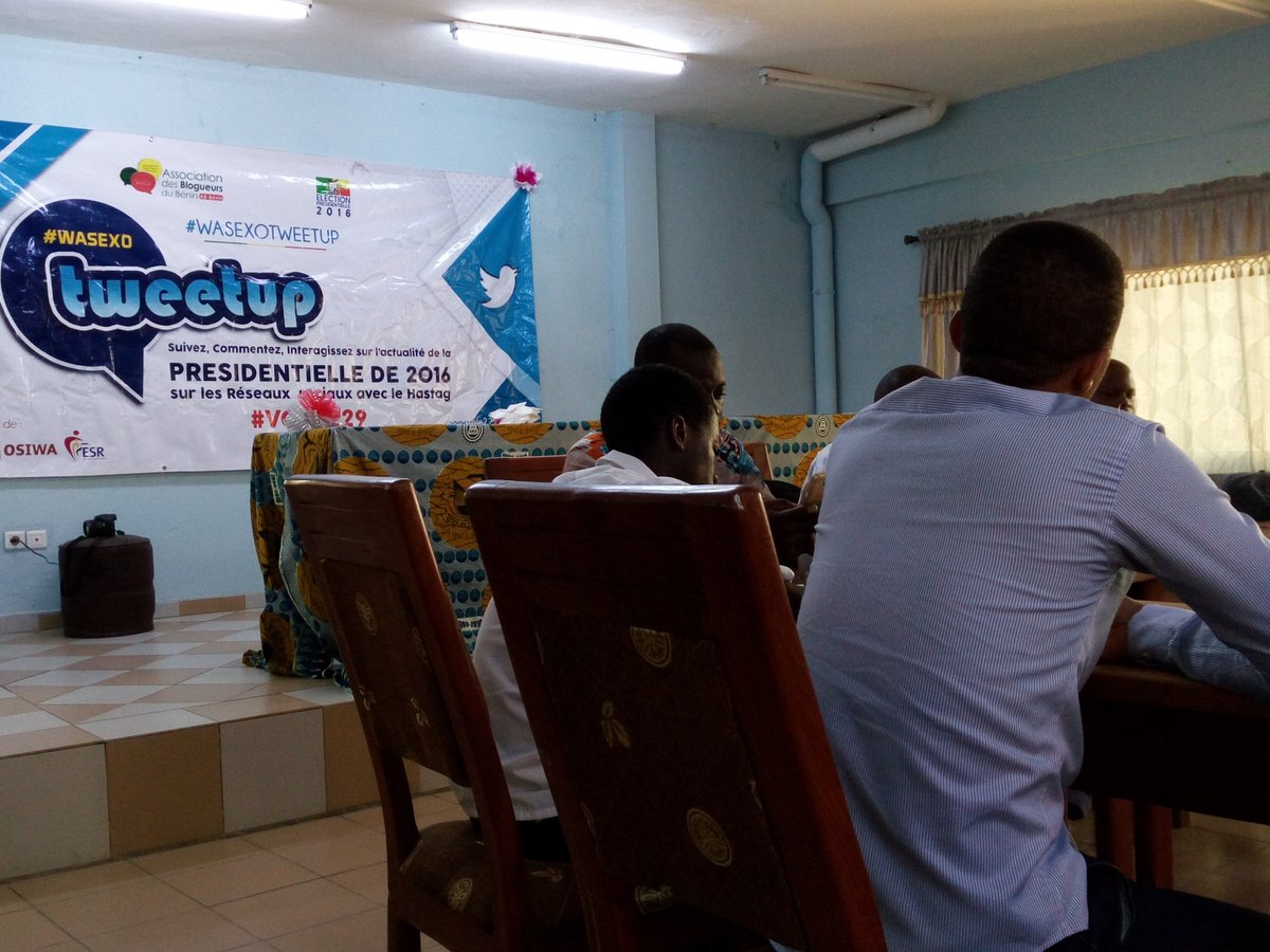 ArseneAGOSSADOU's tweet photo. Au dernier tweetup #waxewo pour faire le point du e-observation du #Vote229. #E_obs @Vote_229 @ab_benin @OSIWA1 https://t.co/1yXvOEor7i