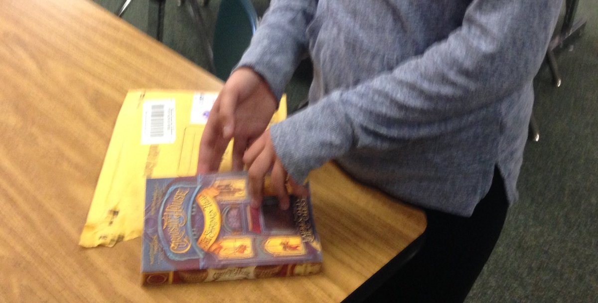 MariablakeMaria's tweet photo. Thank you to author Lauren Oliver @OliverBooks for sending our class #curiosityhouse #rmmsfam https://t.co/s0q5mlQj1j