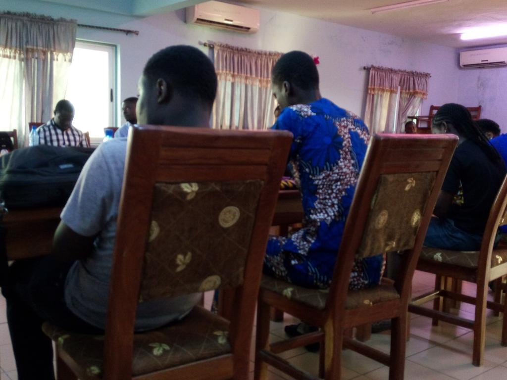 ArseneAGOSSADOU's tweet photo. Les #E_obs de @ab_benin sont a leur dernier tweetup dans le cadre du #Vote229. @Vote_229 @OSIWA1 @USEmbassyBenin https://t.co/HZUtvs639B
