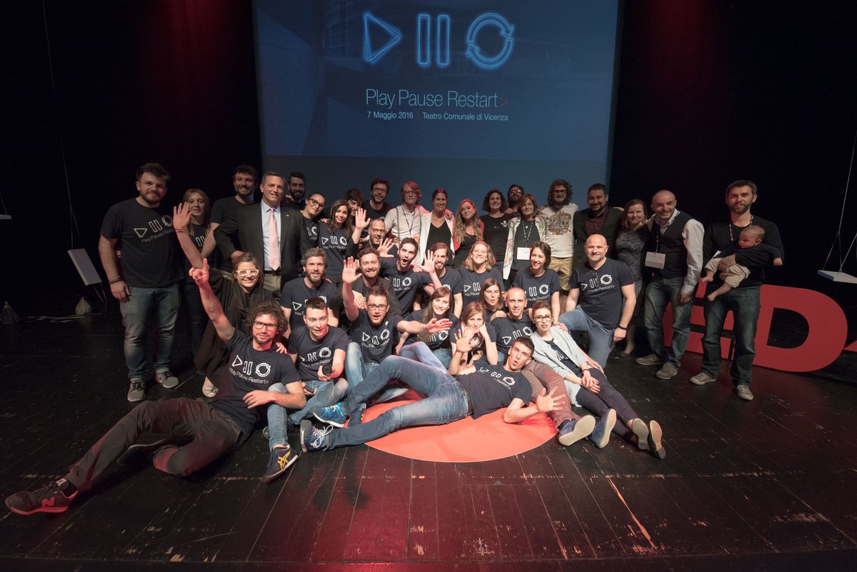 TEDxVicenza's tweet photo. Un'emozione grandissima! 😍  Grazie a tutto il pubblico di #TEDxVicenza che ha seguito l'evento #PlayPauseRestart ❌ https://t.co/iA2eebJfWt
