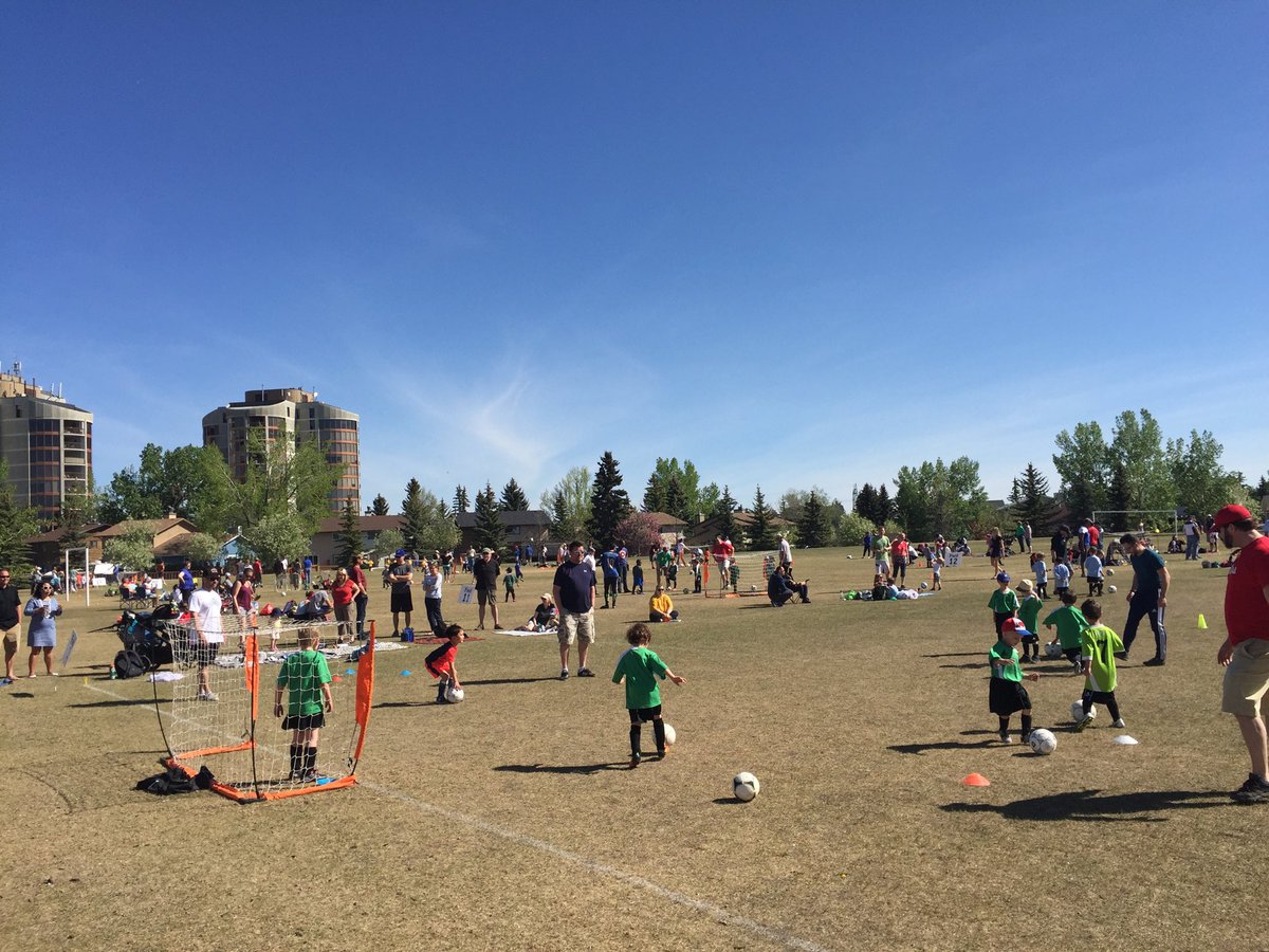 Superstars in the making... @IanWellspring @calgary_rangers #youngrangers #grassroots